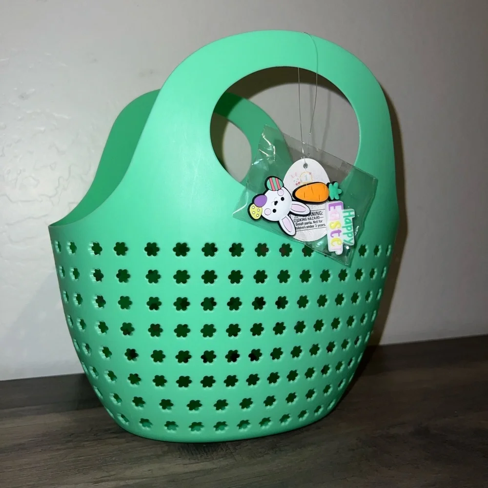 Target Bullseyes Playground Silicone Easter Basket with Charms Green